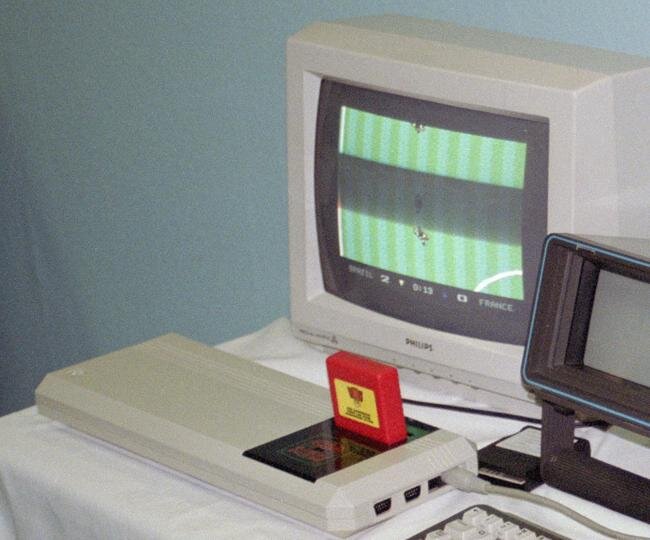 Commodore 64GS Cartridge Game Console - photo 2