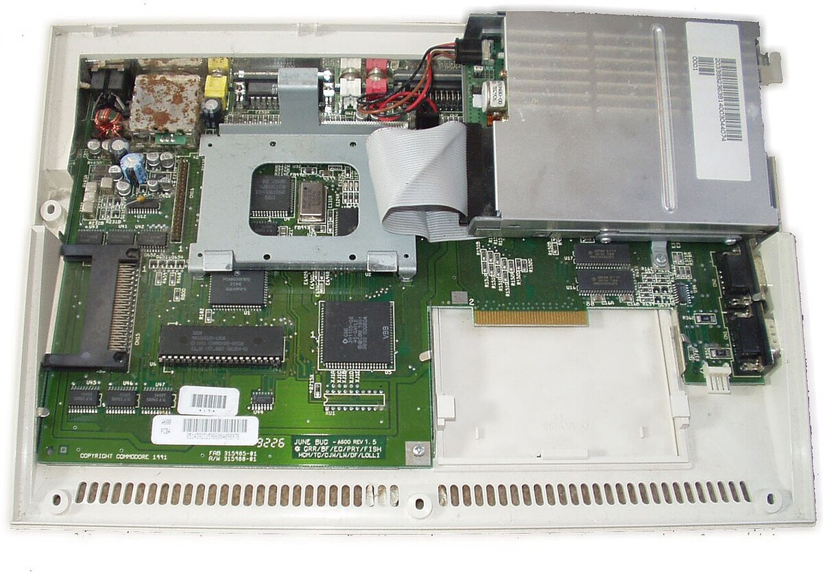 Amiga 600 - photo 3