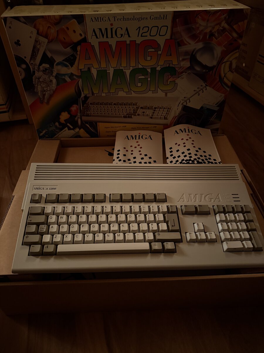 Amiga 1200 (Amiga Technologies) - photo 1