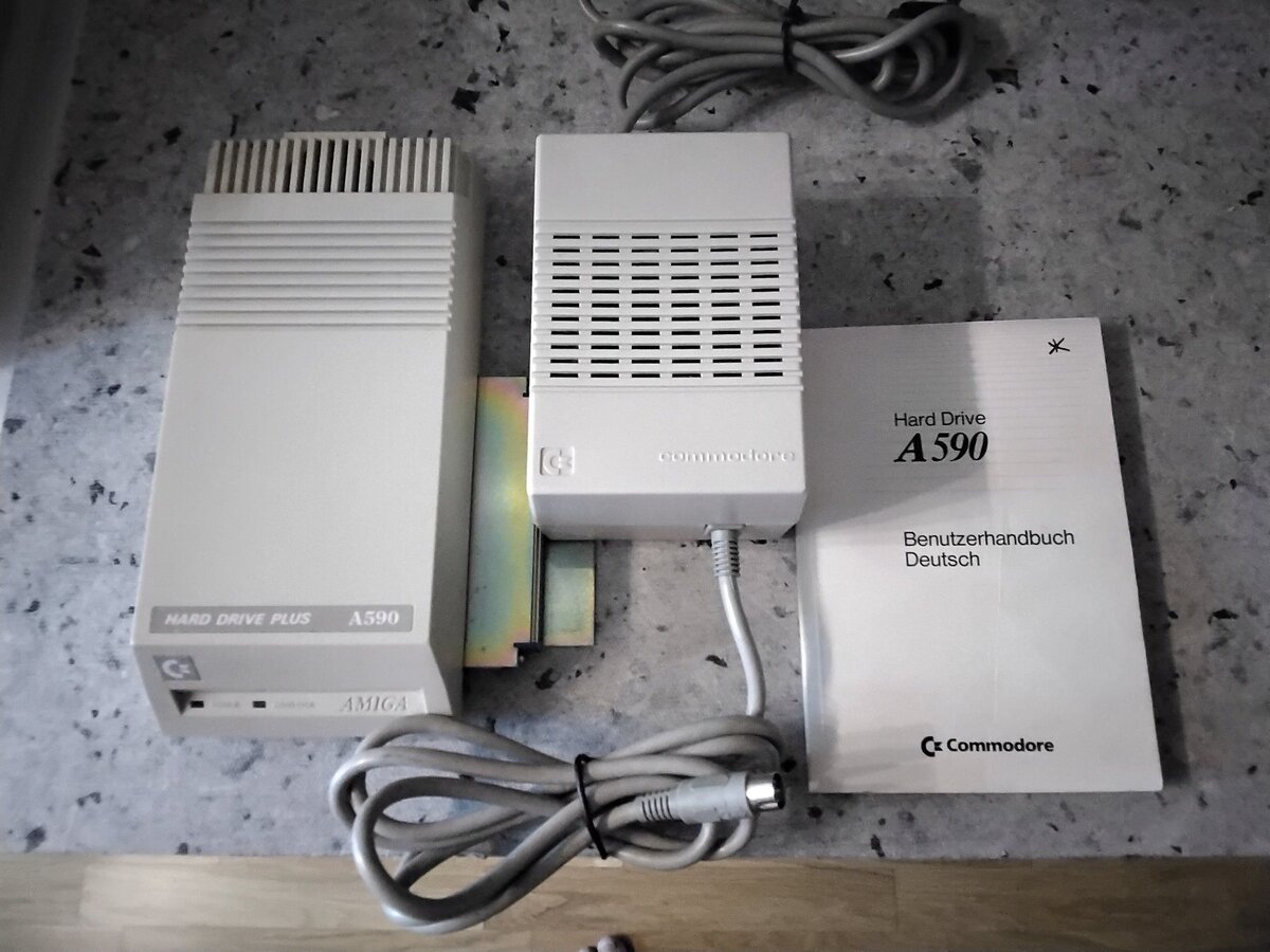 Amiga A590 HDD for Amiga 500 with 2 MB Ram - photo 1