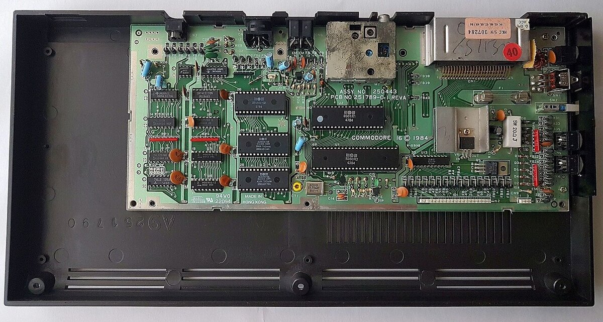 Commodore 16 - photo 2