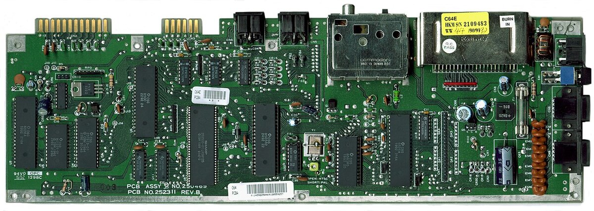 Commodore 64C - photo 2
