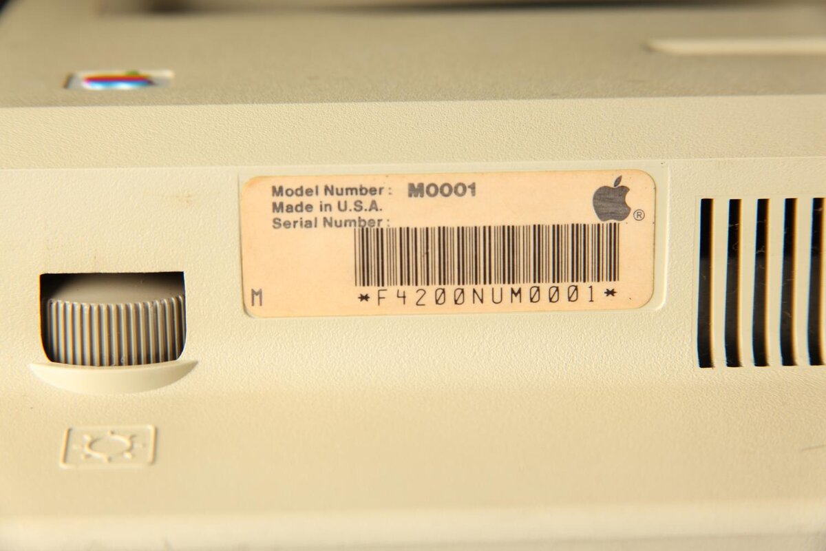 Macintosh 128K Model M0001 P - photo 3