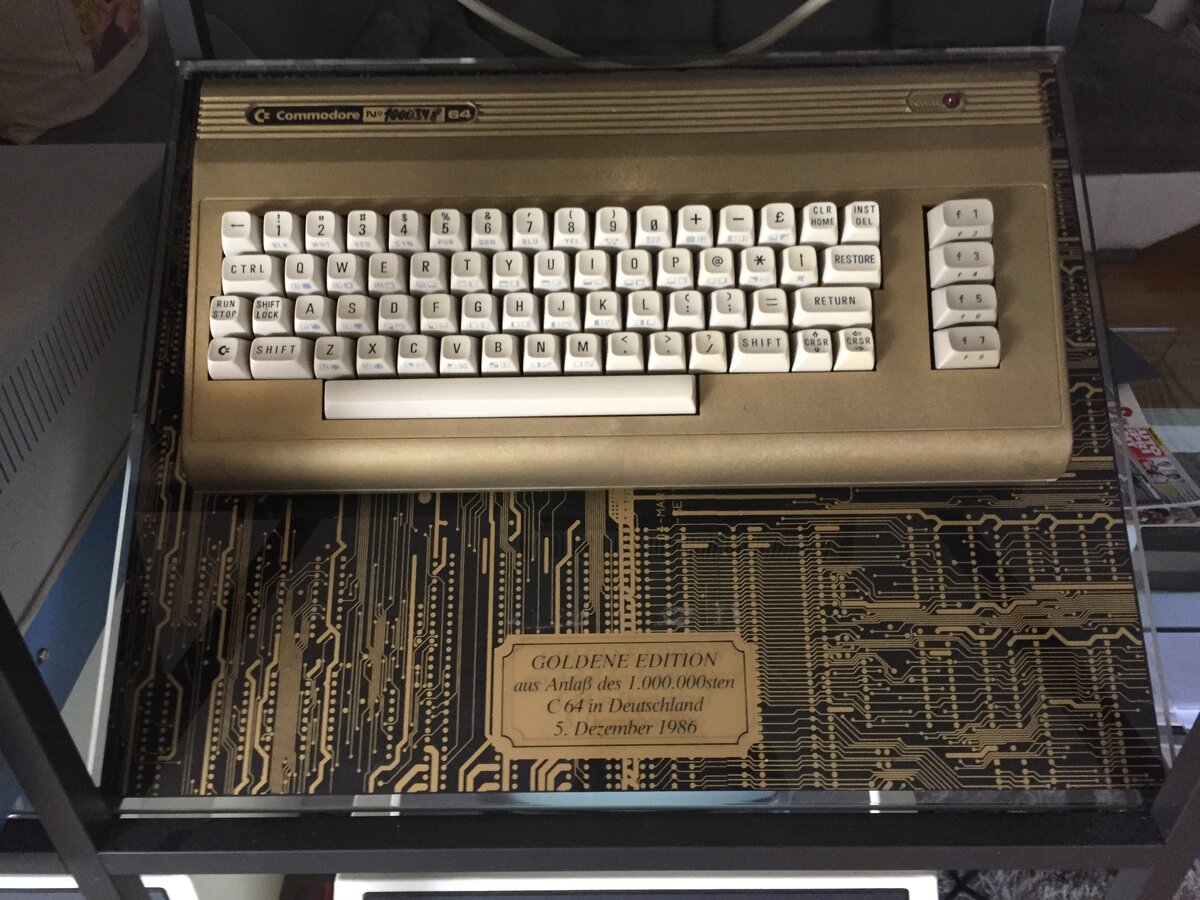 Commodore 64 Gold Edition - photo 1