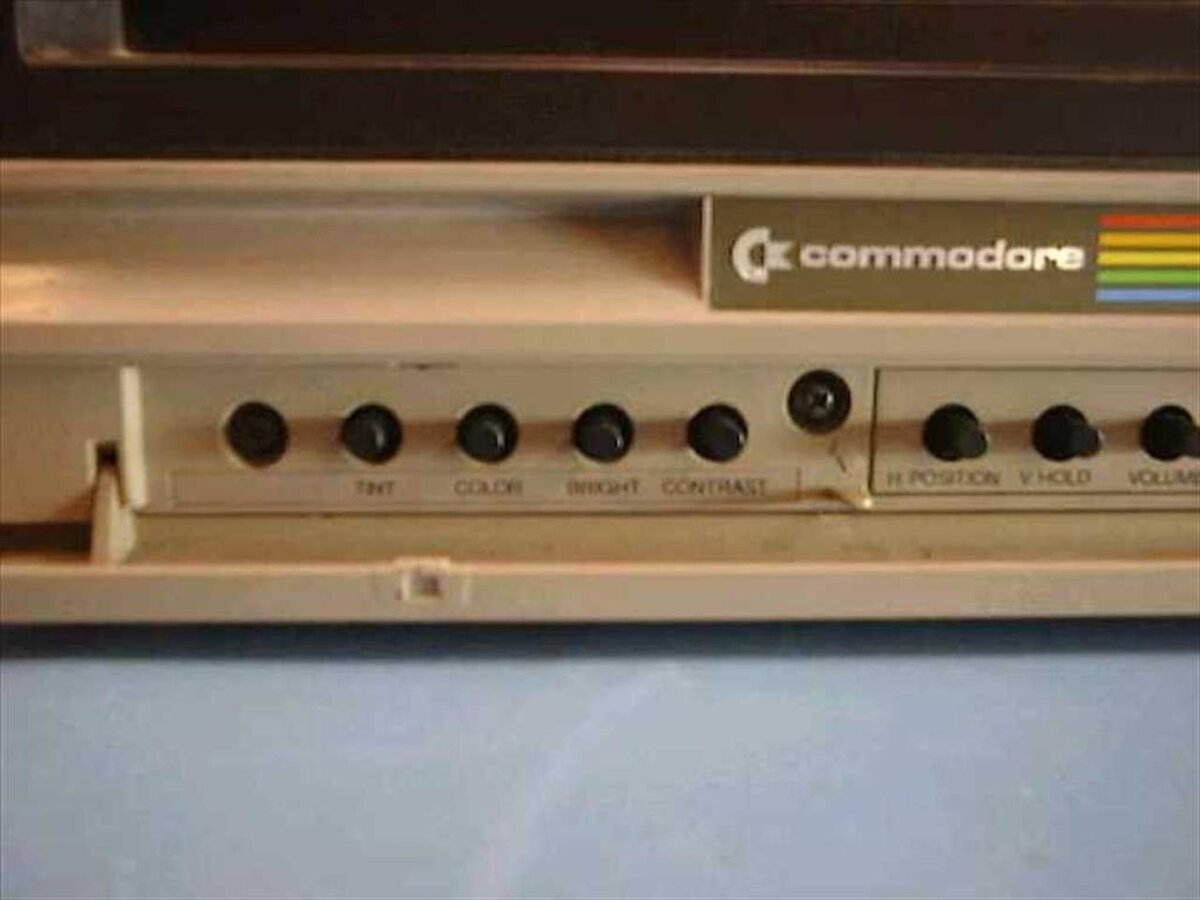 Commodore 1702 - photo 2