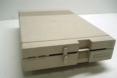 Commodore 1571 Floppy Disk Drive - photo 1
