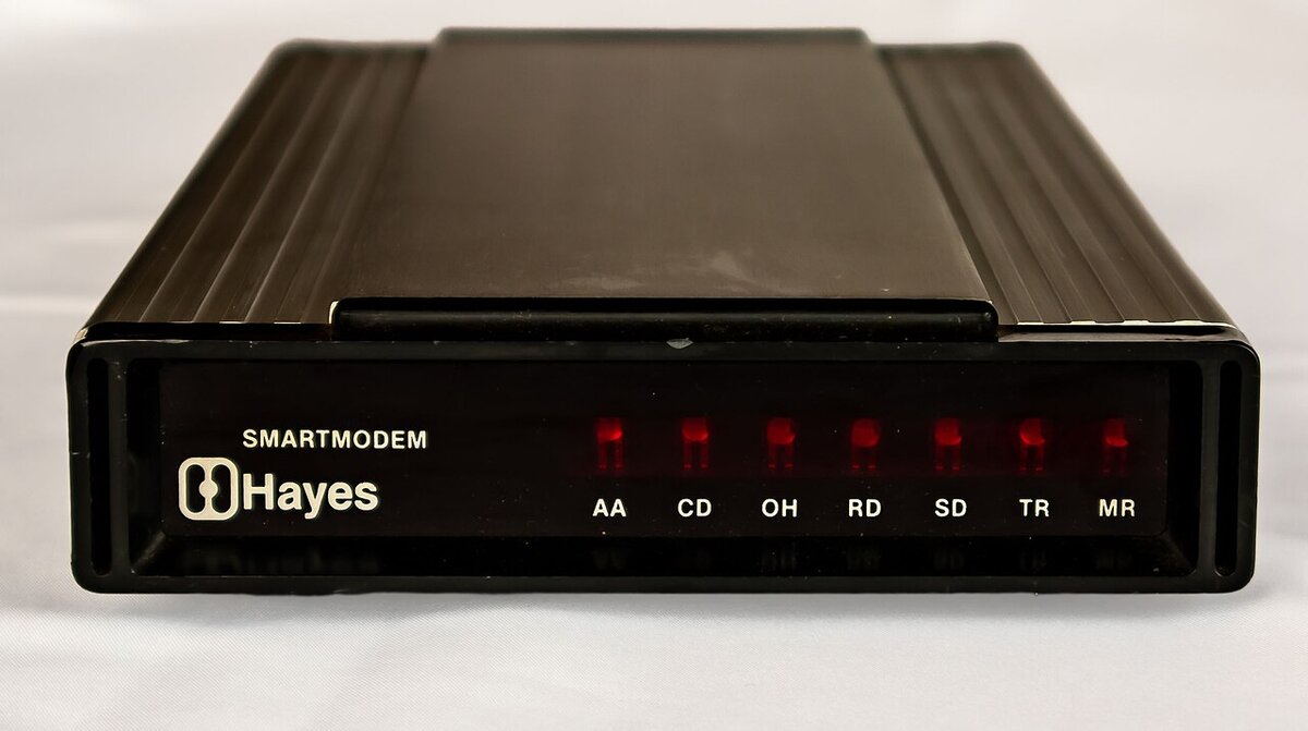 Hayes Smartmodem 300 - photo 1