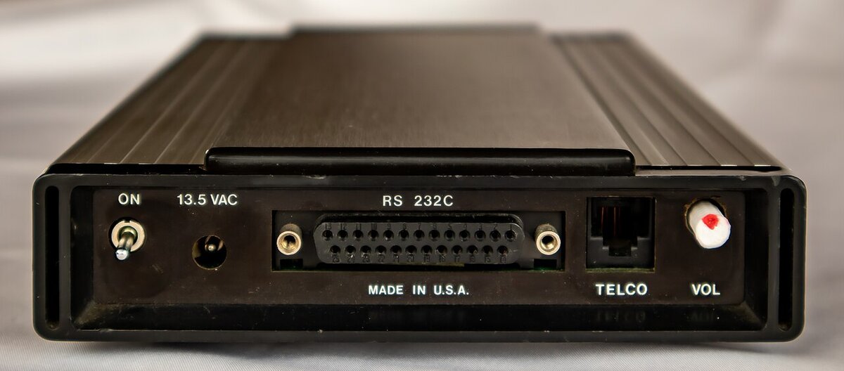 Hayes Smartmodem 300 - photo 2