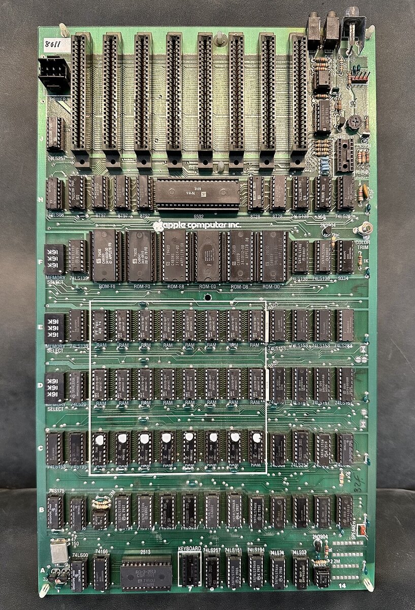 Apple 2 - photo 2