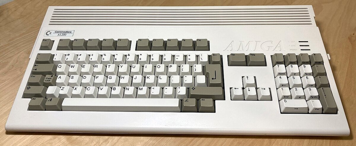 Amiga 1200 (Commodore) - photo 1