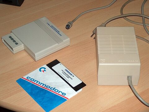 Commodore 1764 256k REU RAM Expansion for C64
